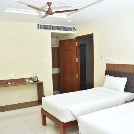 Hotel Le Arul Park à Karaikal Extérieur photo
