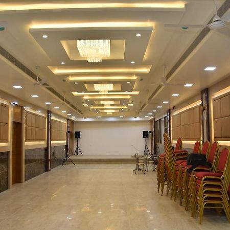 Hotel Le Arul Park à Karaikal Extérieur photo