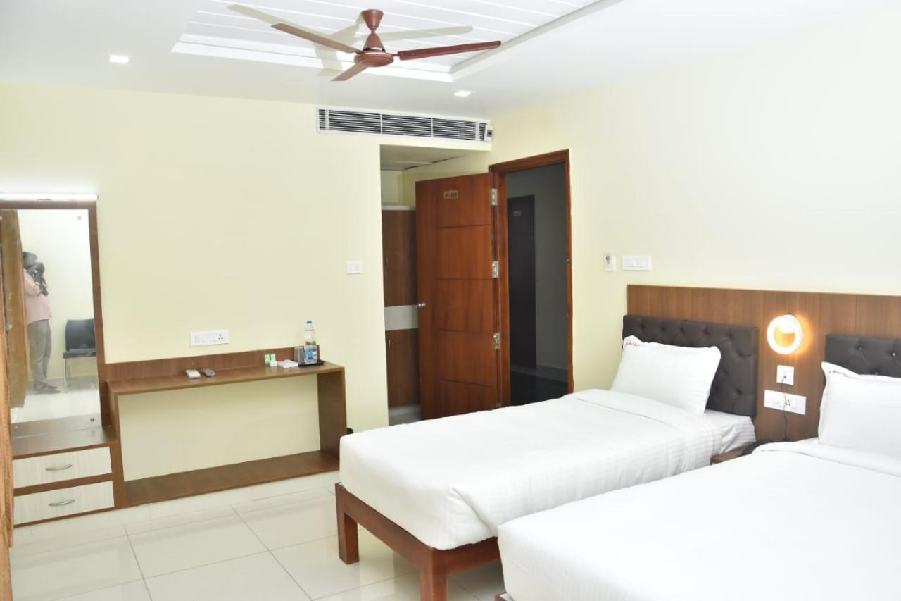 Hotel Le Arul Park à Karaikal Extérieur photo