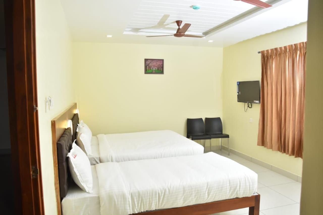 Hotel Le Arul Park à Karaikal Extérieur photo