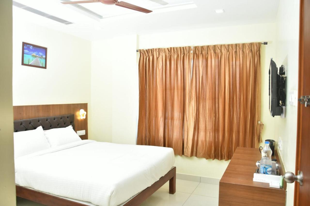 Hotel Le Arul Park à Karaikal Extérieur photo
