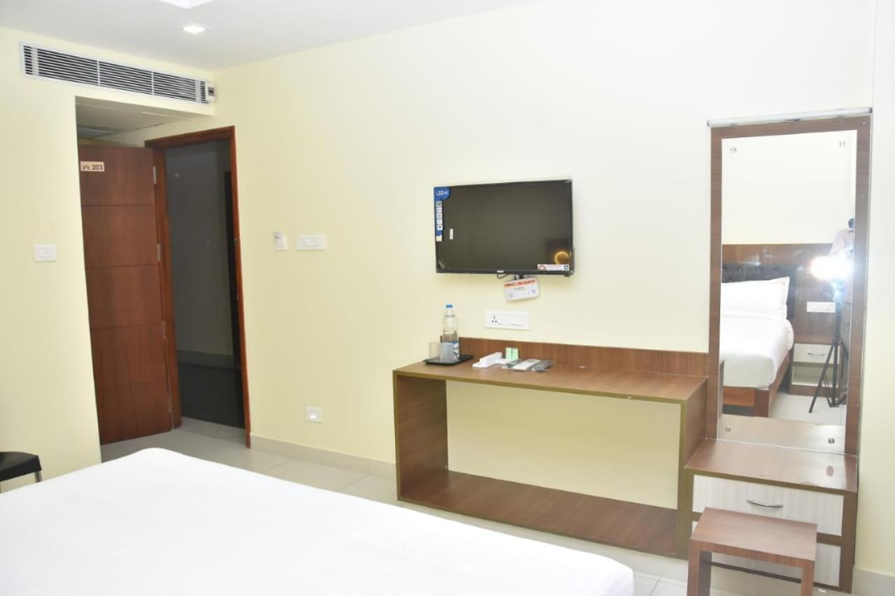 Hotel Le Arul Park à Karaikal Extérieur photo