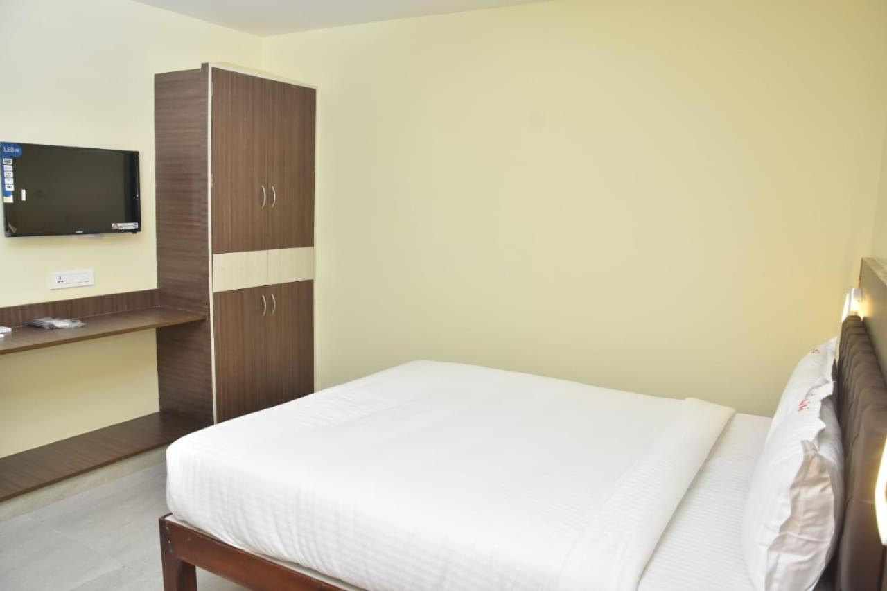 Hotel Le Arul Park à Karaikal Extérieur photo