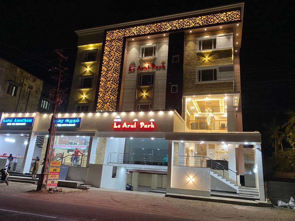 Hotel Le Arul Park à Karaikal Extérieur photo