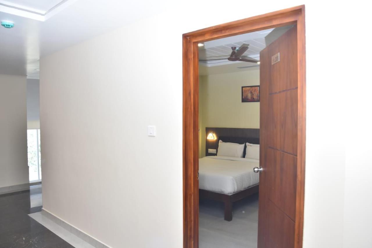 Hotel Le Arul Park à Karaikal Extérieur photo